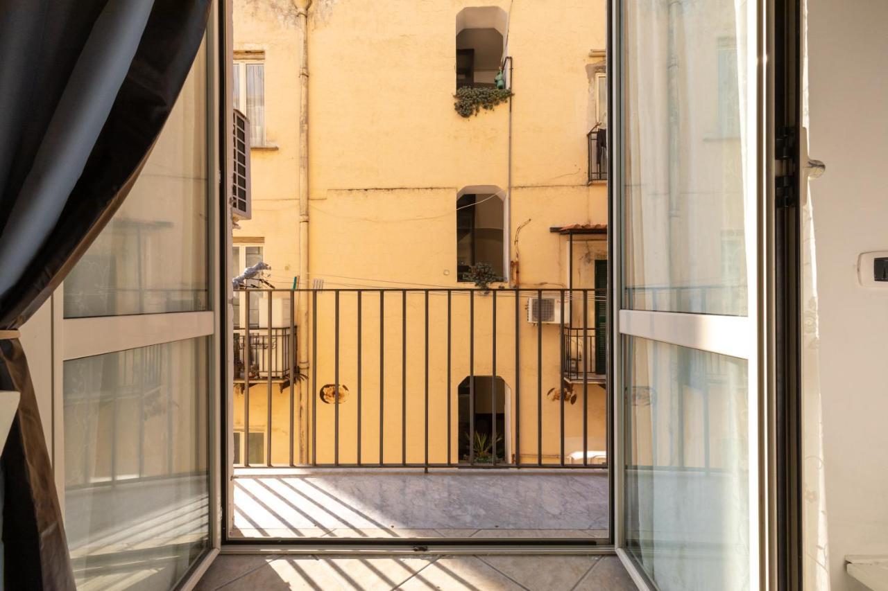 Apartment With Sea View With 2 Lifts Above Montesanto! Neapel Exterior foto
